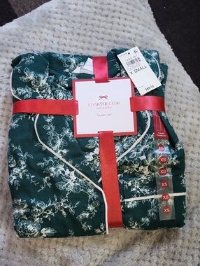 Nwt Charter Club Dark Green Floral Pajama Set with White Piping XS